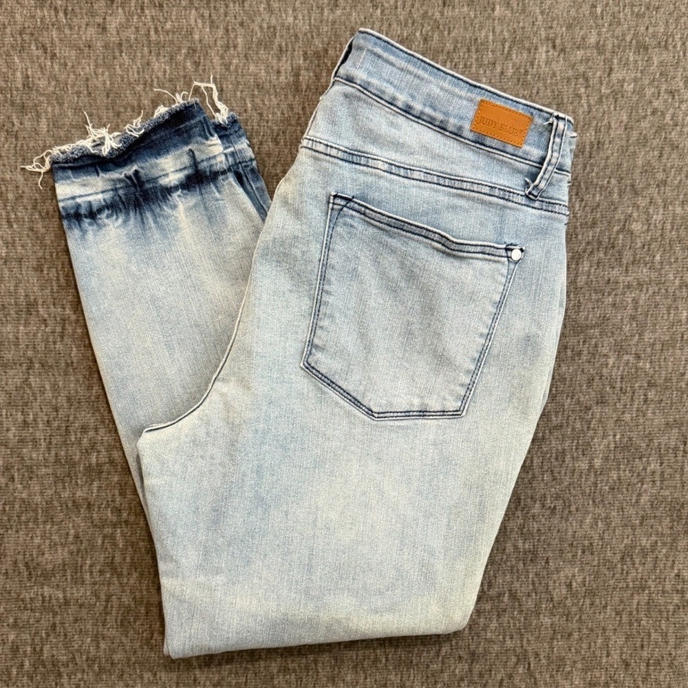 Judy Blue Skinny Fit Light Wash Released Raw Hem Jeans 16W JB88199
